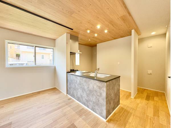 対面キッチンはお子様を安心して遊ばせながら家事ができます