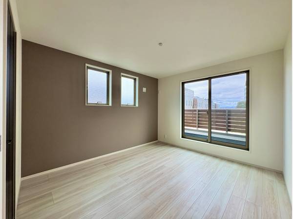 バルコニーにつながる7.2帖の居室です