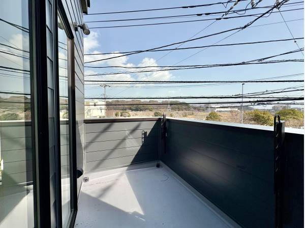 大型バルコニーがございます。