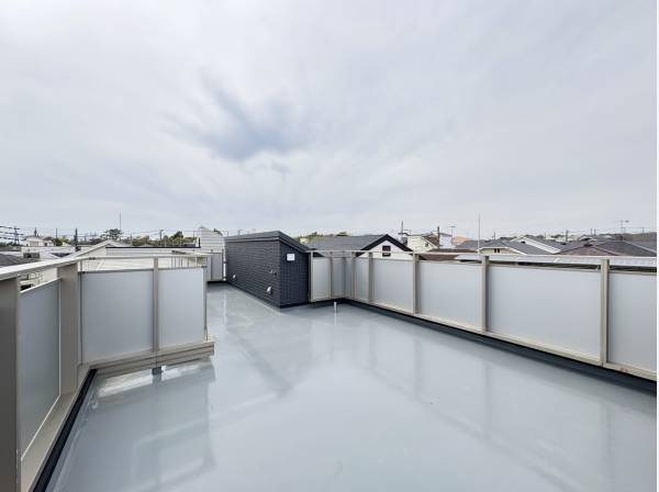 広い空を望むルーフバルコニー！