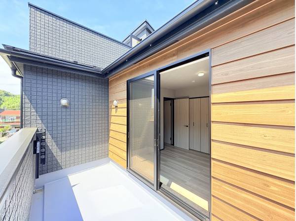 ６．５帖の主寝室には南向きのバルコニー