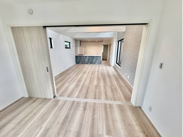 LDKの奥には部屋があります。