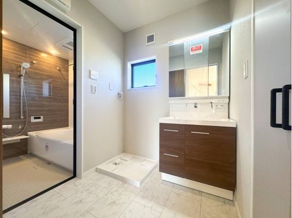 水周りは2階に集約しており家事同線に優れています