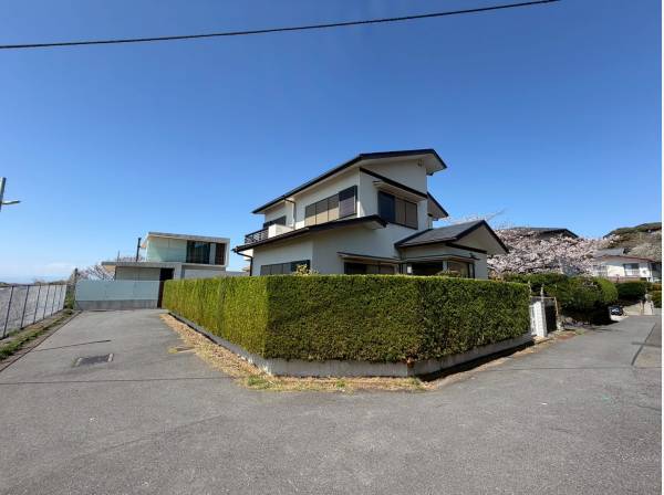 角地で開放的ですね、高台で風もよく通ります