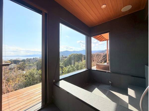 浴室からも圧倒的なオーシャンビューを満喫