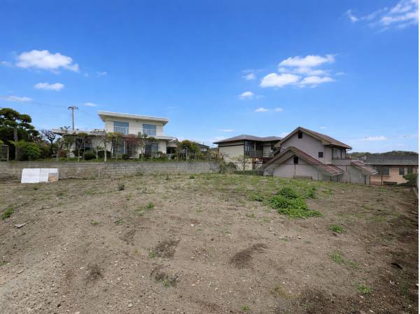 広がる空と街並みを望む、開放的な敷地ポテンシャル。