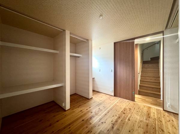 無垢材の味わいのある各居室