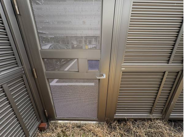 専用庭には駐車場に出られる専用扉がありますよ！