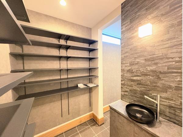 回遊動線の収納たっぷりな玄関スペース