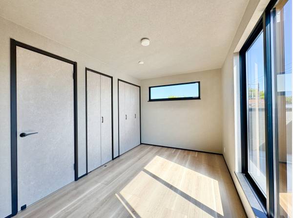 各居室には収納力のあるクローゼットを完備しております
