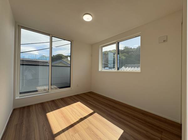 明るく開放的な洋室です。