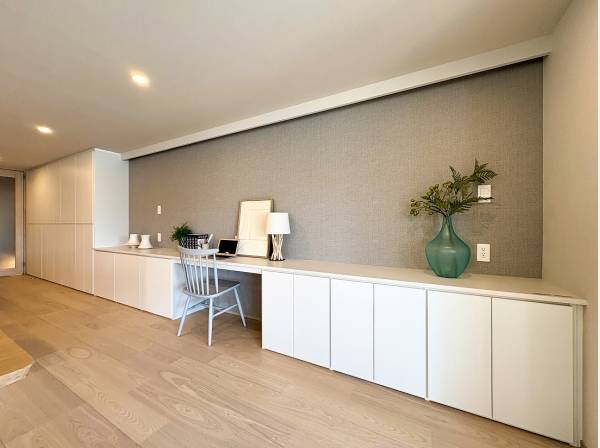 ワイドスクリーンやお気に入りの絵画が映えそうですね