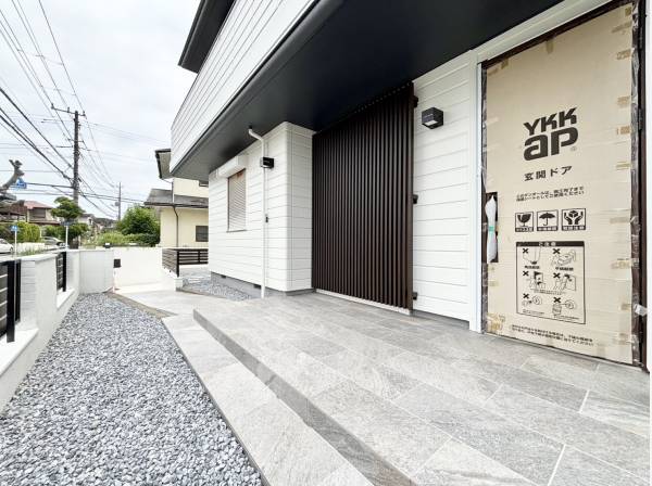 玄関までの素敵なアプローチ