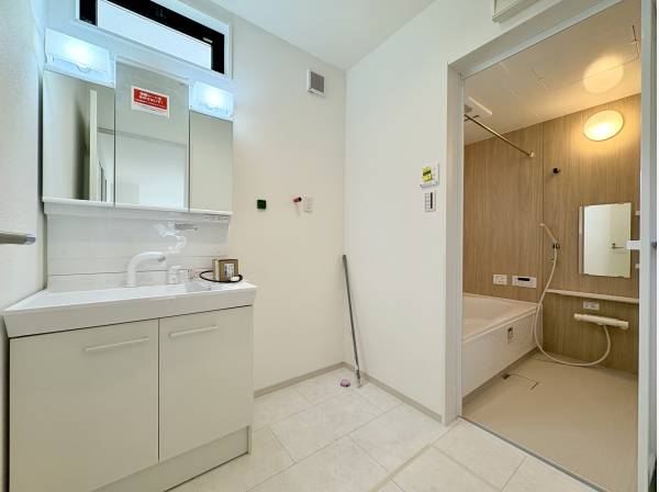 白が綺麗な洗面所