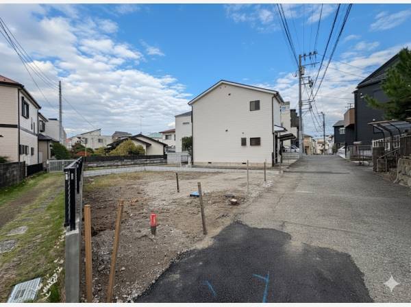 間口も広く、前面道路も幅4mあるので安心です