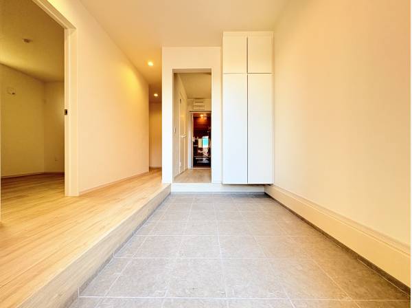 大きな土間の玄関ホールからはサニタリールームへ直行きできます！