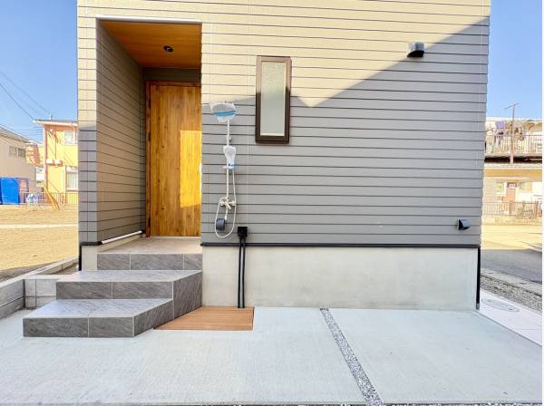 屋外シャワーもございます♪