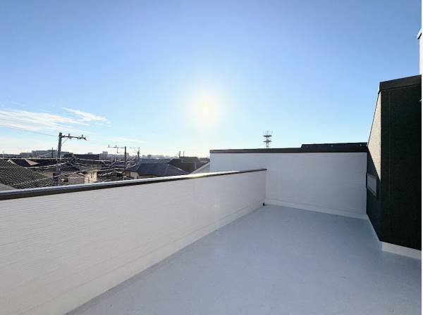 空と繋がる大型スカイバルコニー