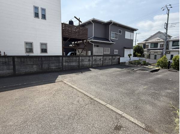 敷地内には嬉しい駐車場付き！入居者様の利便性を高めます。