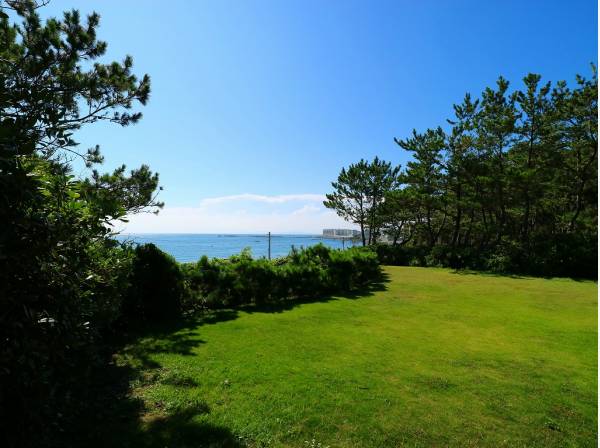 葉山しおさい公園まで自転車で5分（約1.4km）