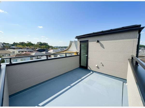 江の島や富士山を眺望できるルーフバルコニー付き