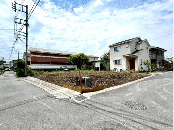 角地の開放感がございます。