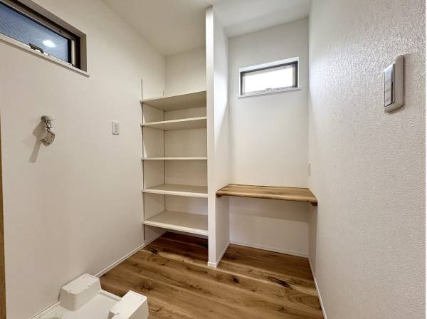 多目的に利用できる収納スペースもございます。