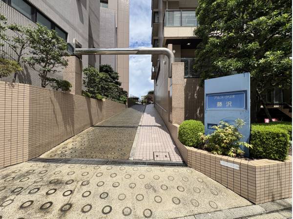エントランスまでのアプローチ