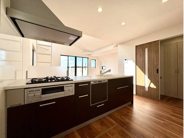 対面式のオープンキッチン