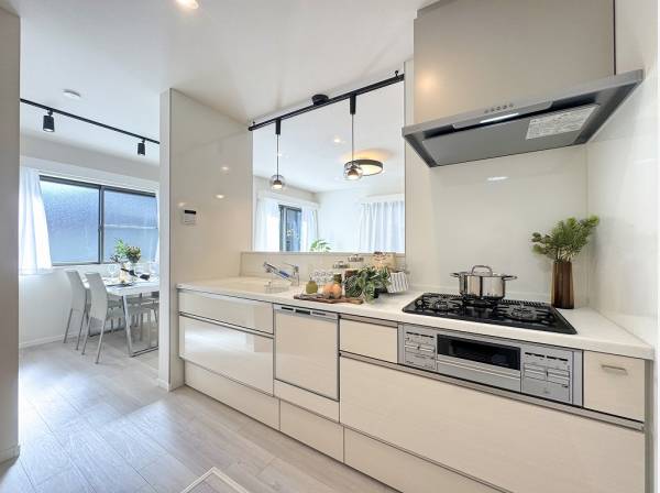 新調されたピカピカのキッチンでお料理するのが愉しみですね