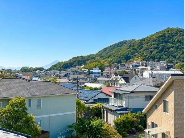 富士山を遠望する抜け感ある眺望が広がります。