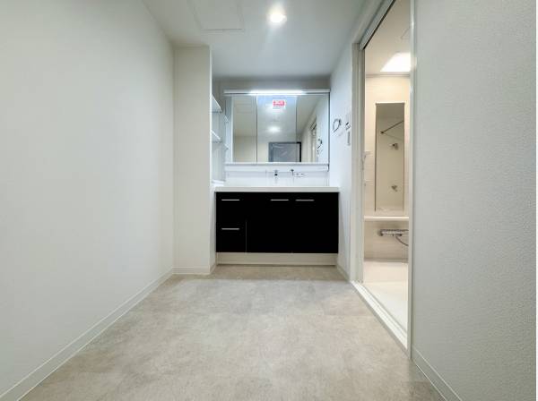 奥行きのあるゆったりとしたサニタリールーム