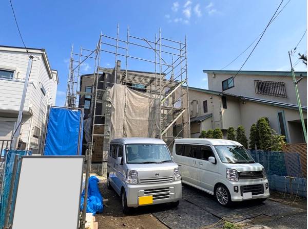 敷地全体に陽光が広がっておりとても明るいお家になりそう