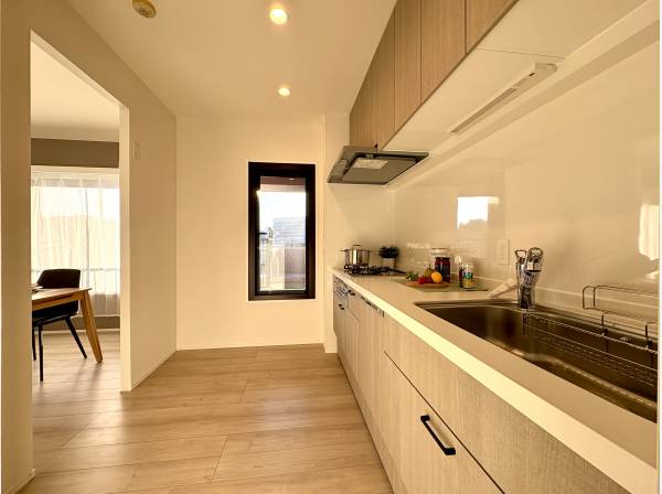 キッチンの作業スペースはゆとりがございます。