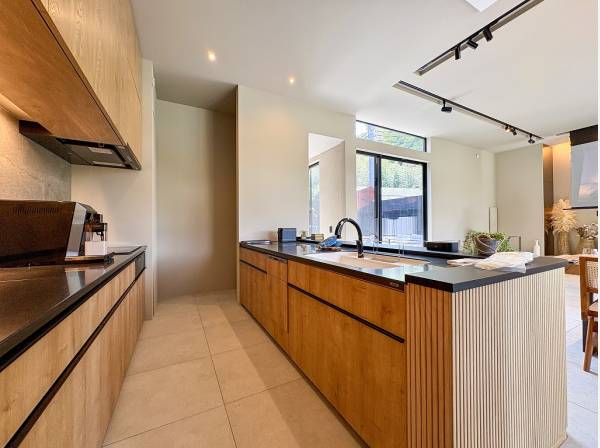 機能美とデザインが織りなす造作キッチンカウンター