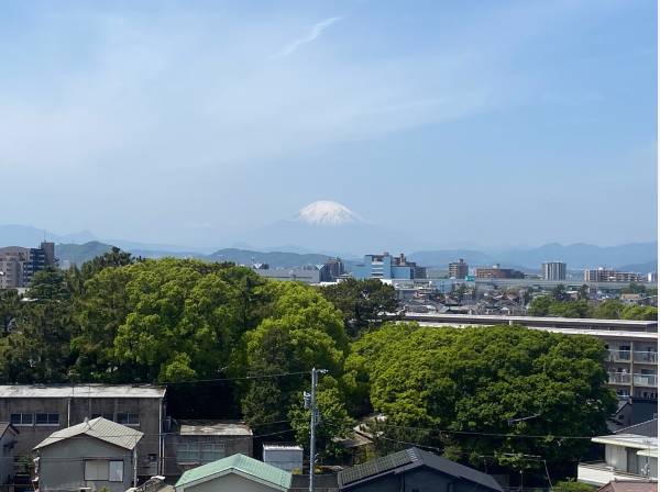 晴れた日には富士山を眺めます。