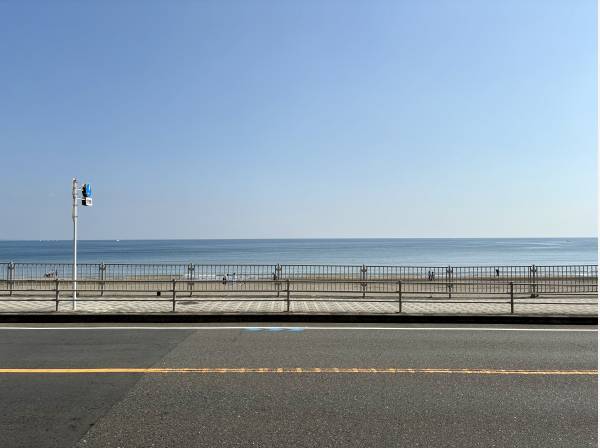 海一列目に位置するマンションになります。