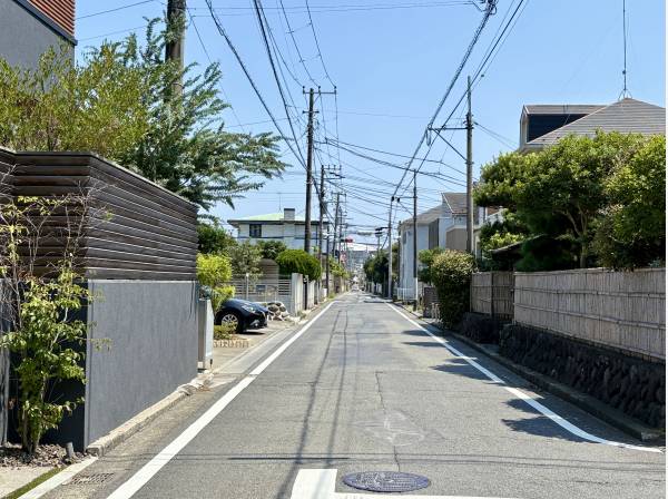 周囲は閑静な住宅街です/お問合せお待ちしております