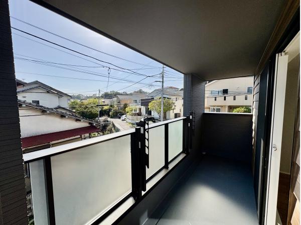 バルコニーの屋根のお陰で雨が降っても安心です。