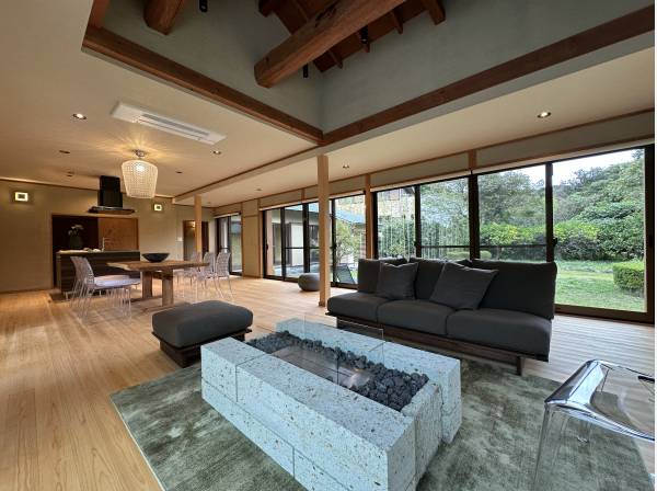 約32.1帖のLDK/素敵なエタノール暖炉を完備