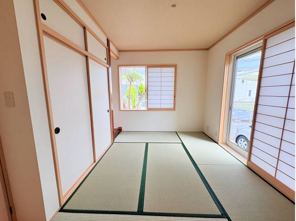 1階リビング横には和室も付いてます！
