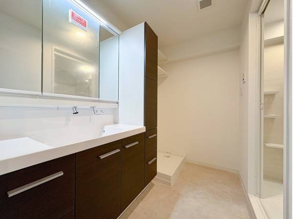 水回りも全て一新。ピカピカの室内です