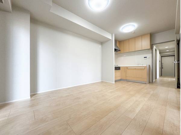 室内はフラットに繋がり奥行きと開放感を感じます