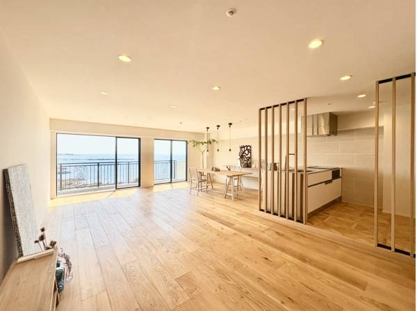 木のぬくもり感じる自然素材を活かした室内空間