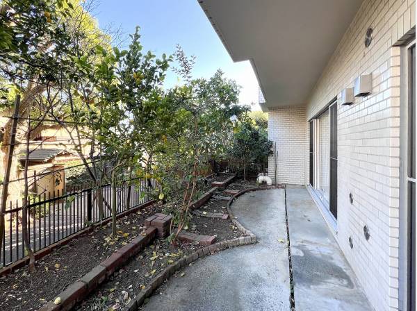 南東向きのお庭にお好みの草花をアレンジするのも新生活の愉しみになりそう