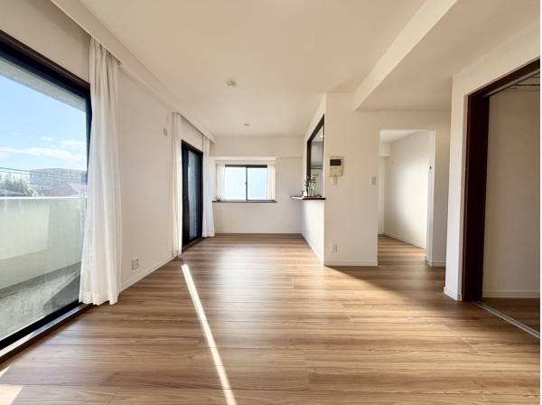 多数の窓によって陽射しが多く差し込む設計