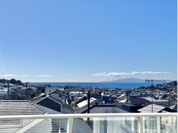 遮るものはなく海を望める開放的な眺望