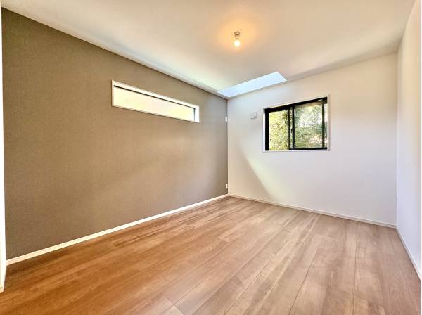 主寝室には天窓完備