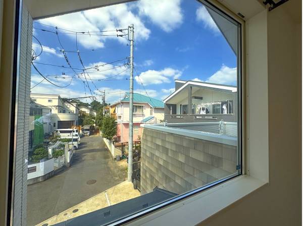 穏やかな住宅街の中の一画です。