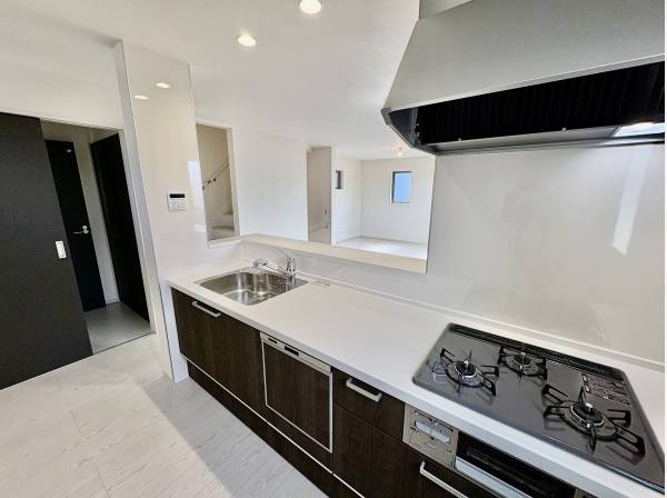 天板も広いため、料理も快適です。